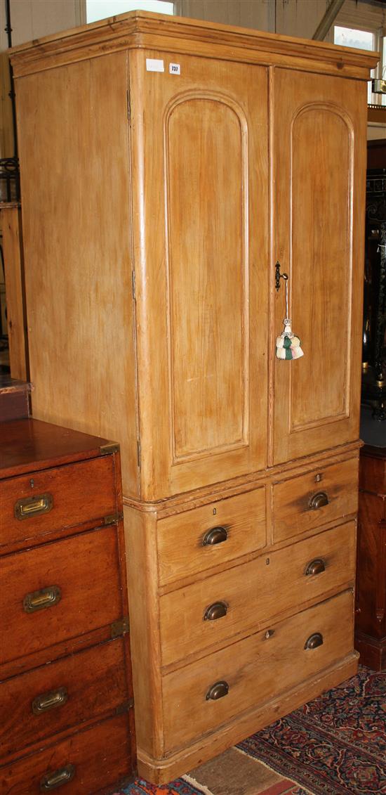 Pine linen press